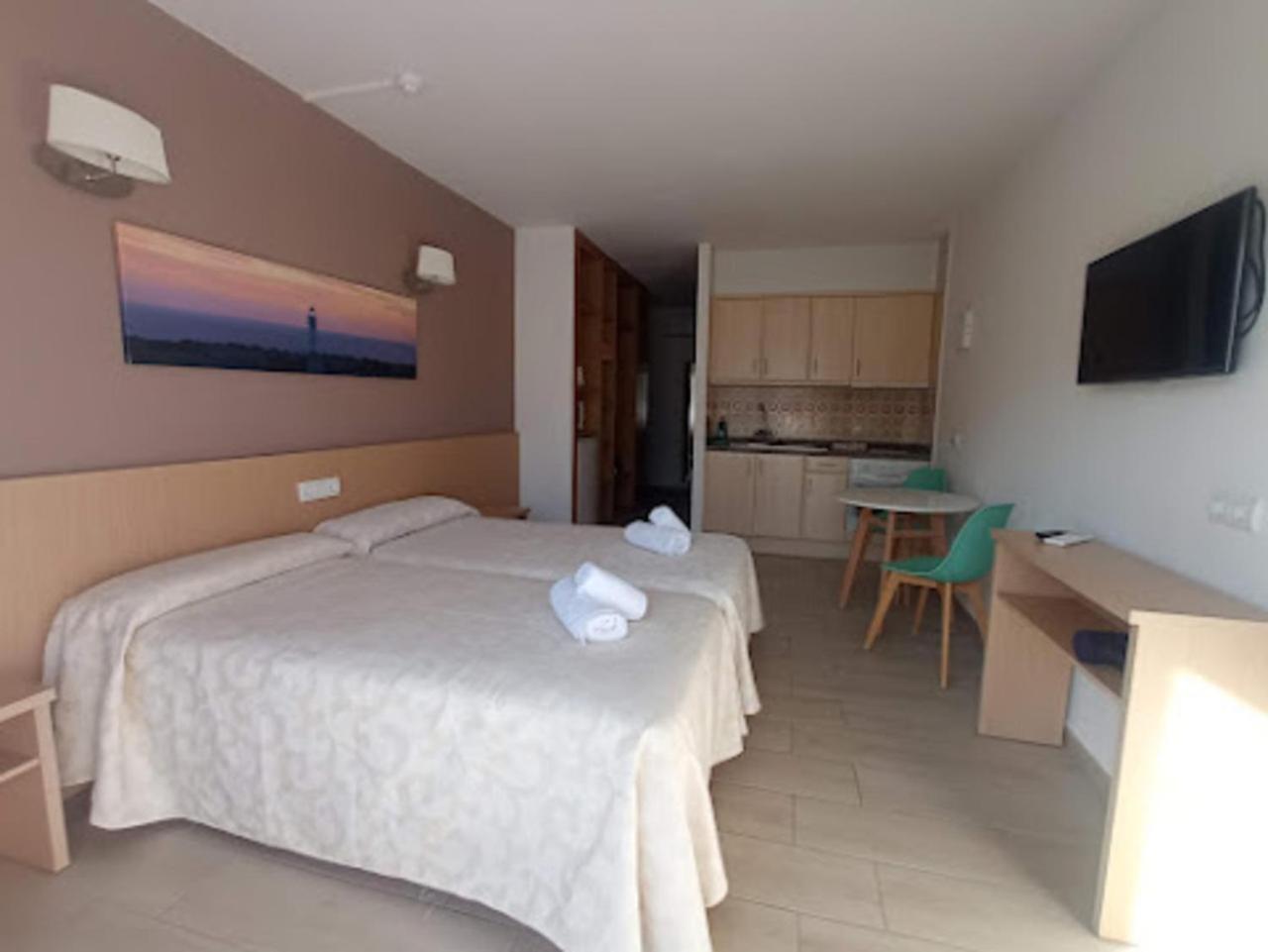 Apartamentos Orvay Sant Antoni de Portmany Екстериор снимка