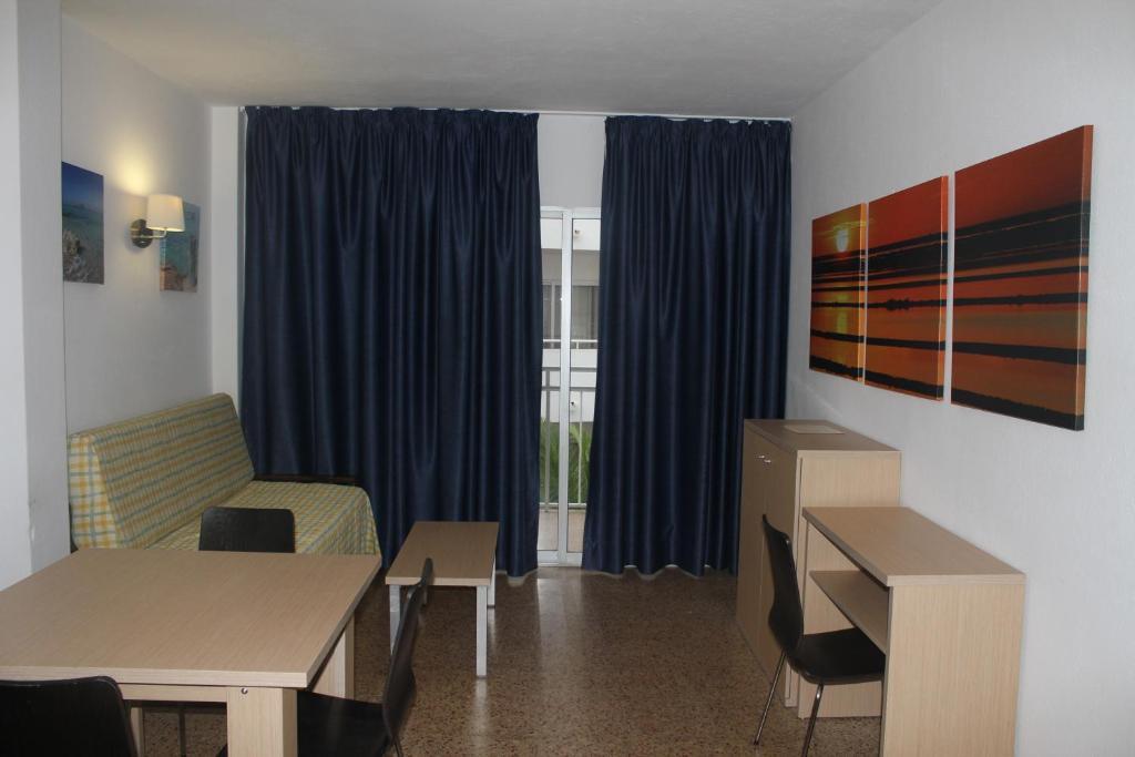 Apartamentos Orvay Sant Antoni de Portmany Екстериор снимка